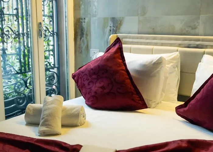 Giulia Urban Retreat Отель типа "постель и завтрак" 4*